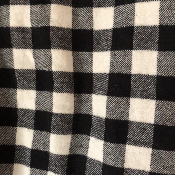 Comfy black and white button up flannel - Picture 4 of 4